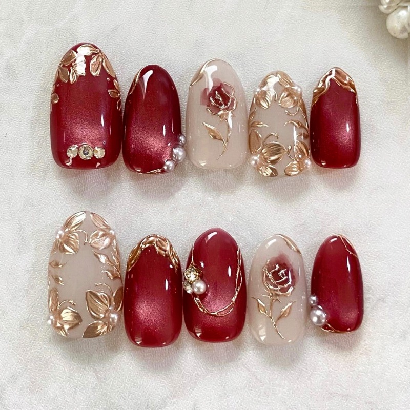 Nail Art Cat Eye Simple - 24 faux ongles en amande dorés