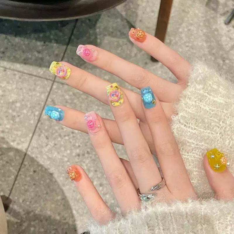 Nail Art Quirky - 100 mini-breloques en résine colorées en