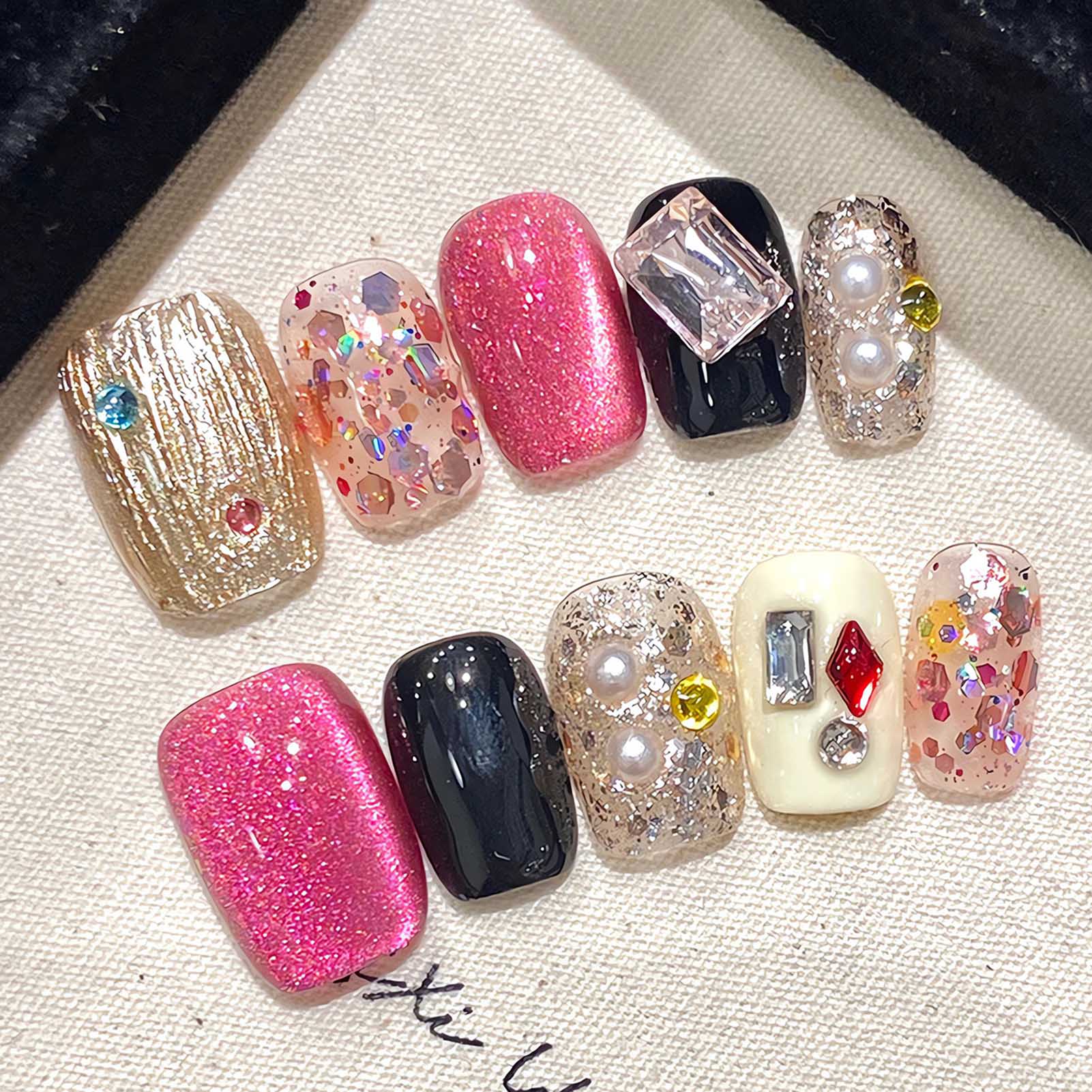 Nail Art Glitter - Faux yeux de chat brillants à