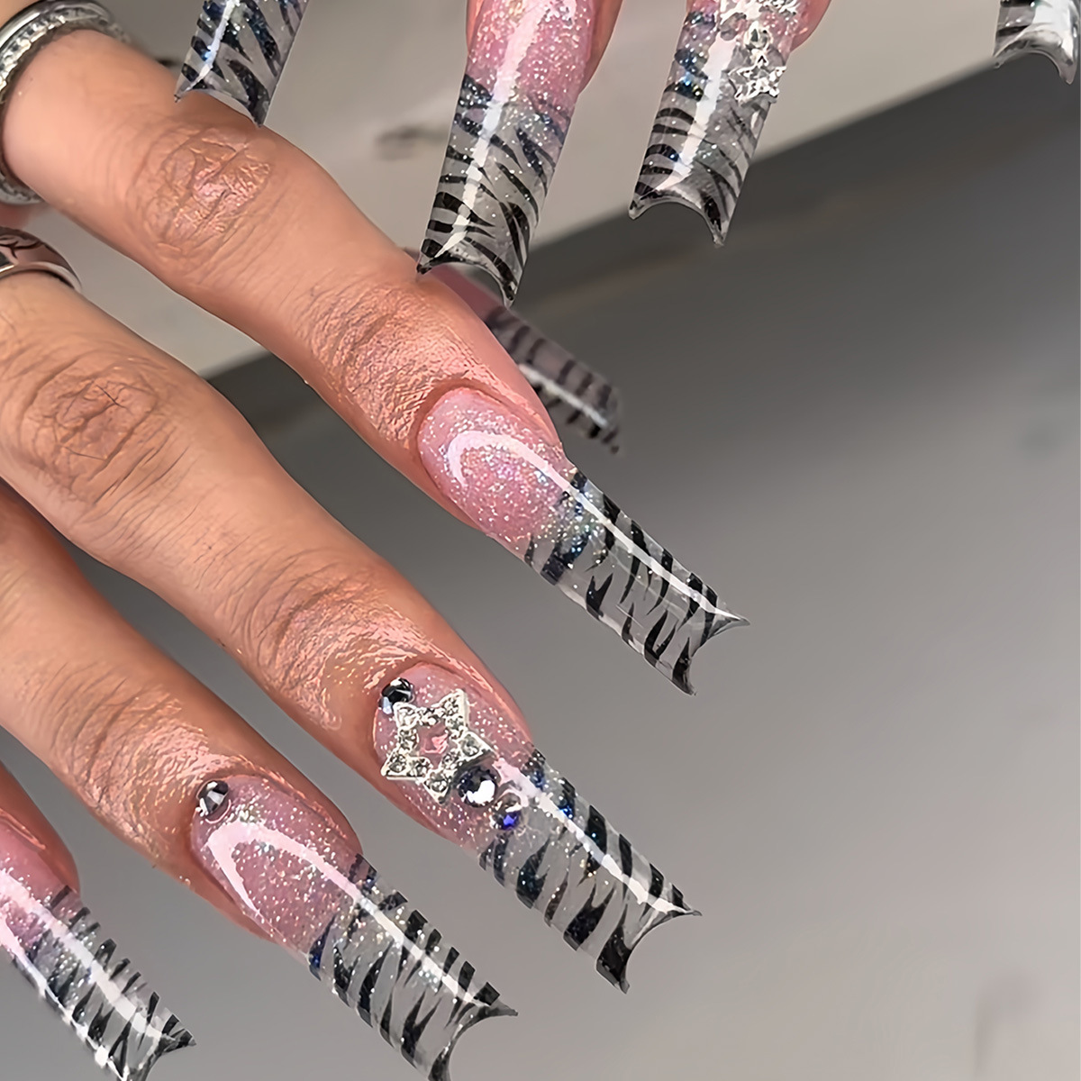 Nail Art Glitter - 24 faux ongles longs en forme