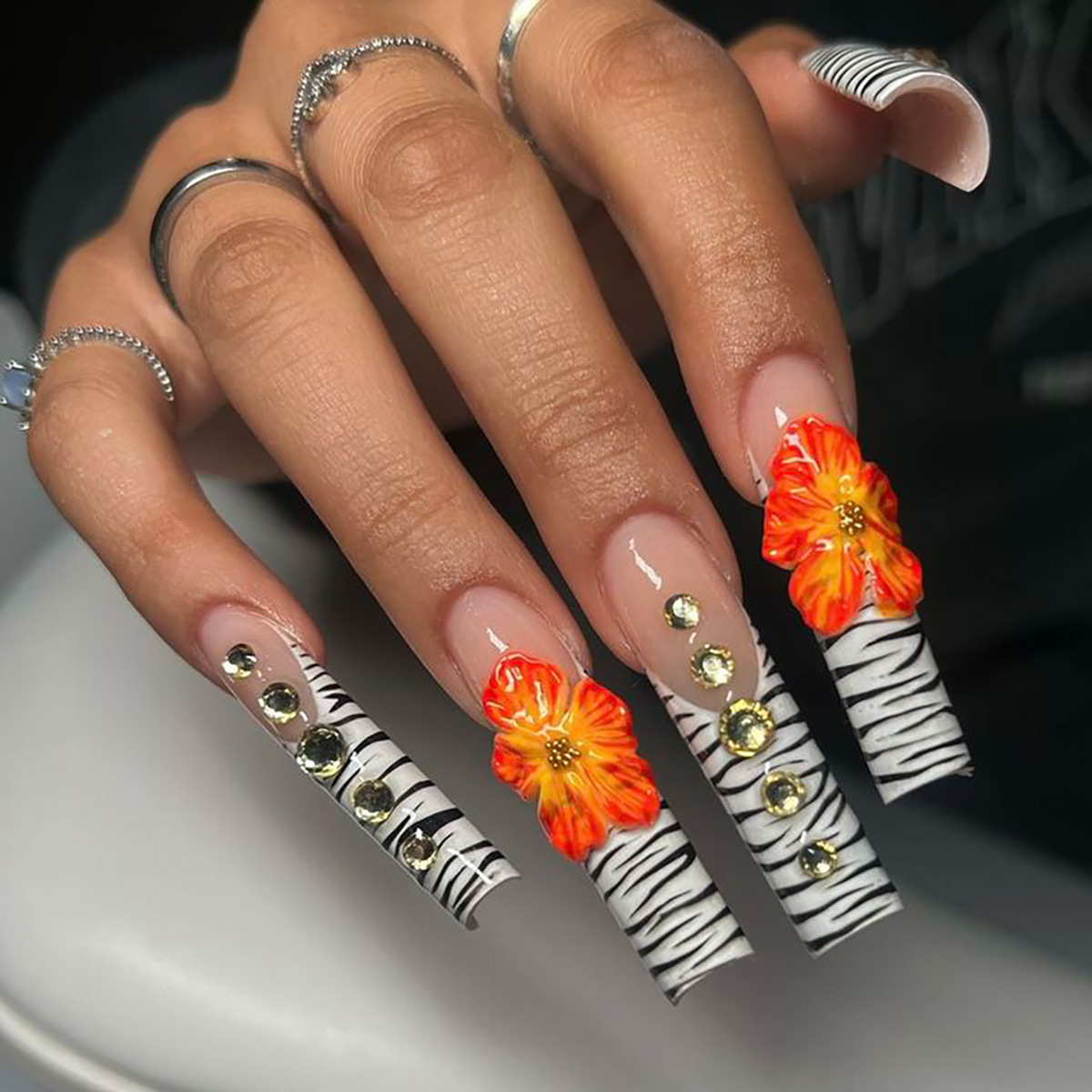 Nail Art Quirky - 24 pièces fleur presse sur ongles