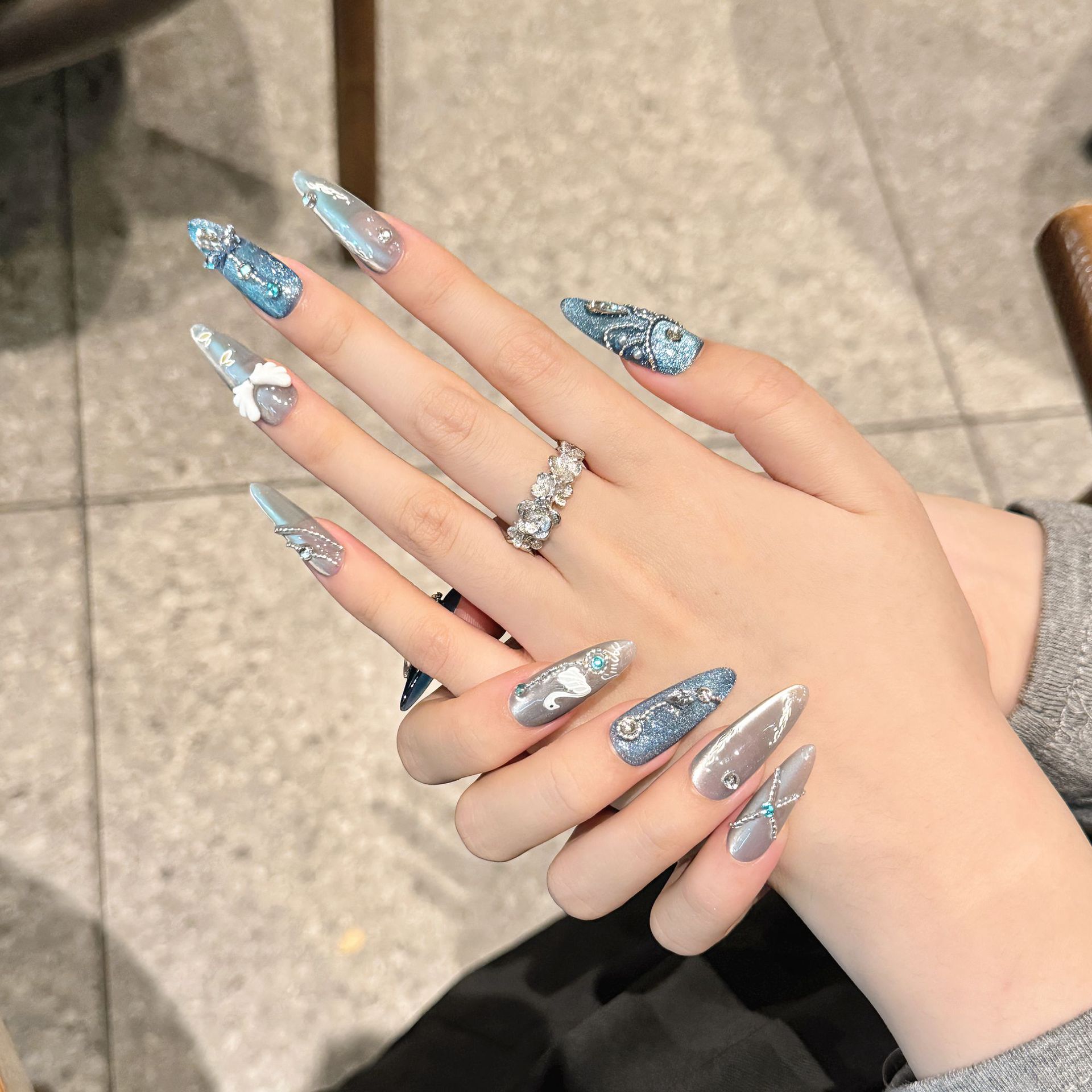 Faux ongles en forme de cygne  - Nail Art Glitter avis et prix