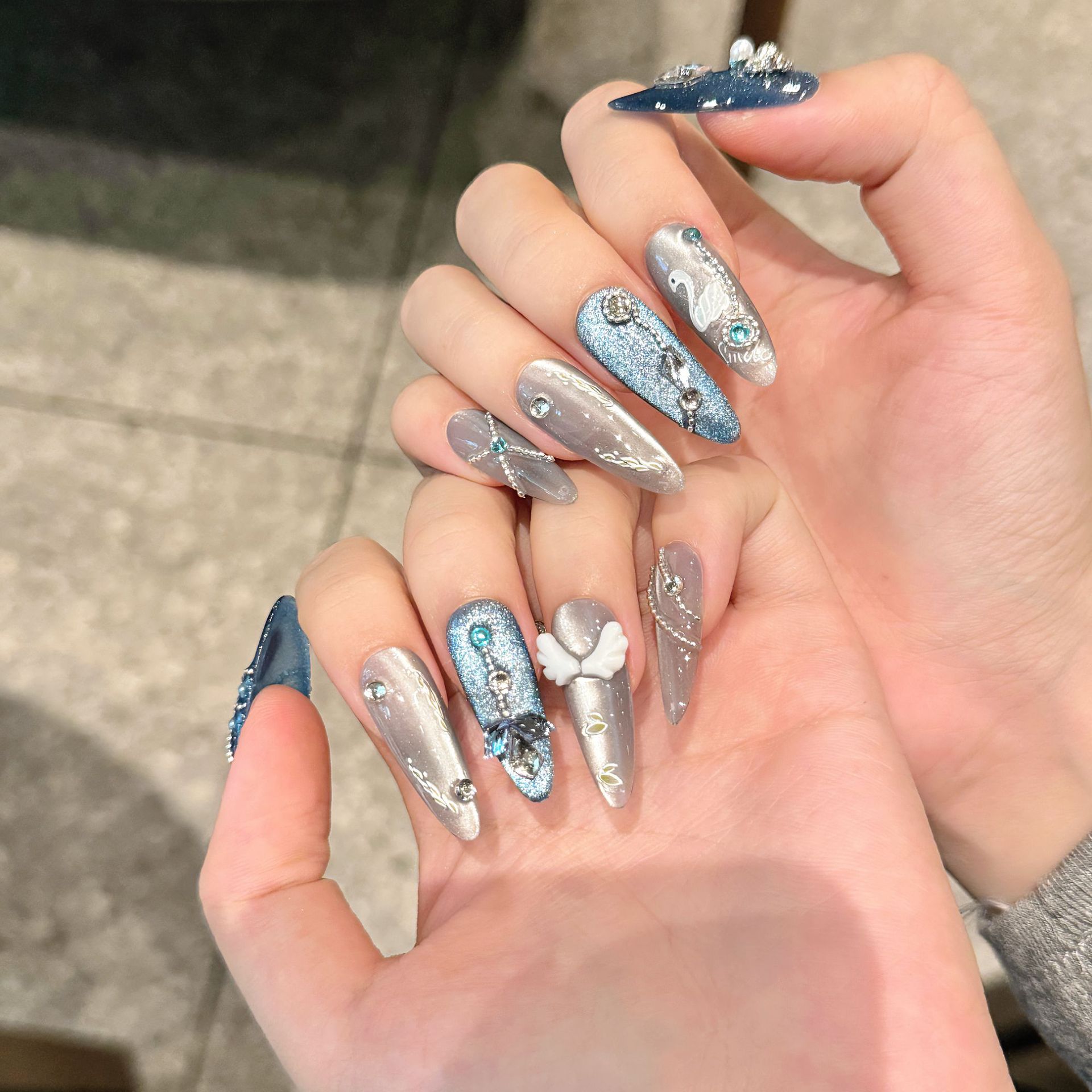 Faux ongles en forme de cygne  - Nail Art Glitter avis et prix
